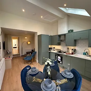 Apartment By Tas, CBG